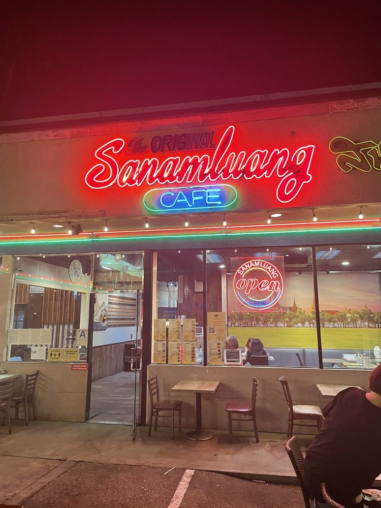 Sanamluang Cafe